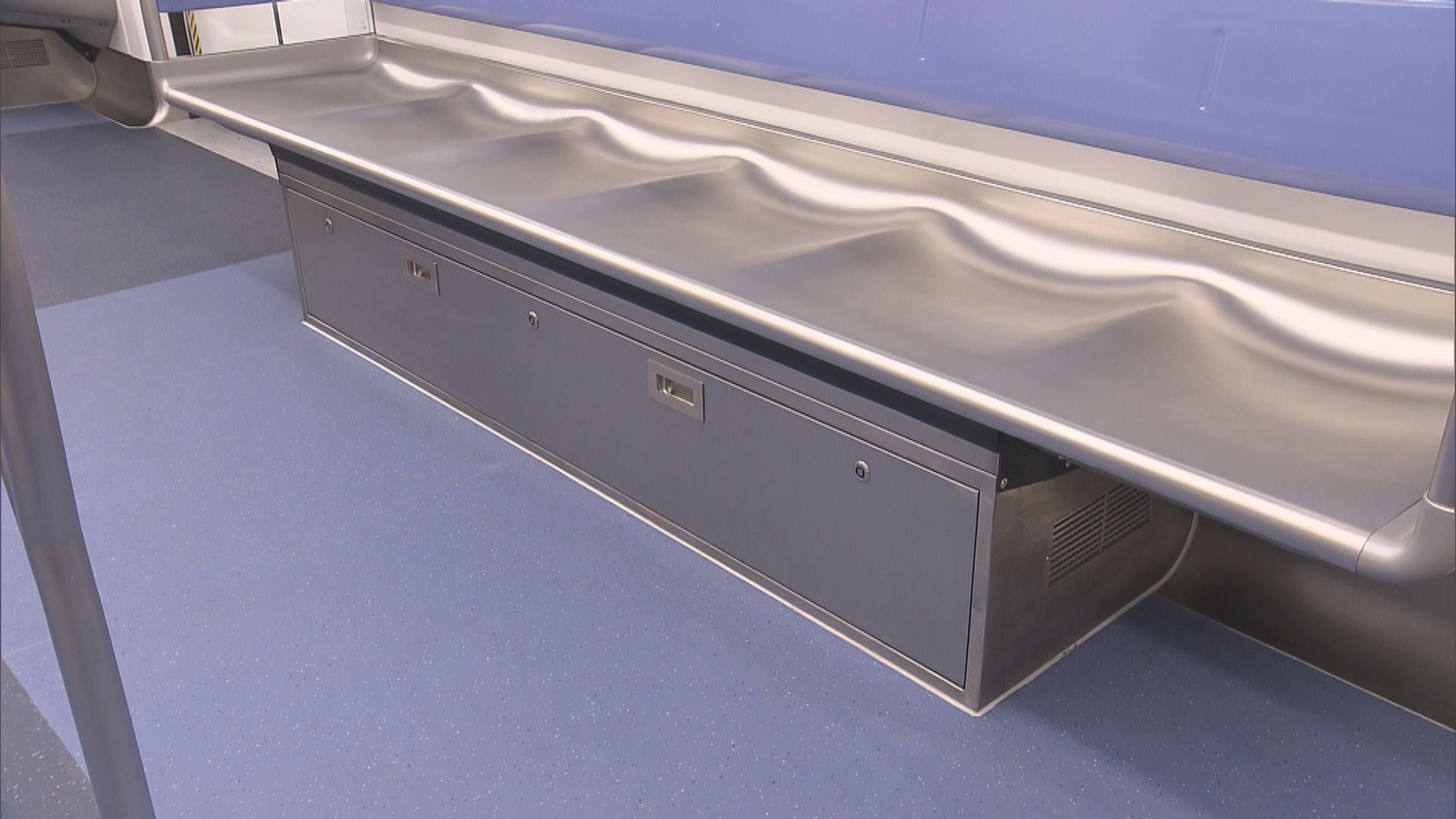 港鐵新列車周日觀塘綫投入服務　新列車加入智能元素