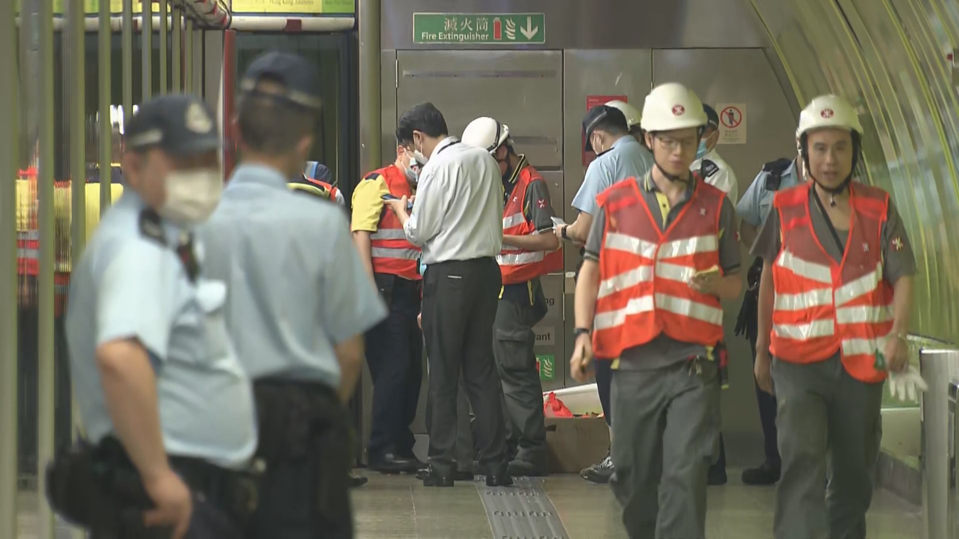 港鐵灣仔站列車服務一度受阻 九時許陸續回復正常