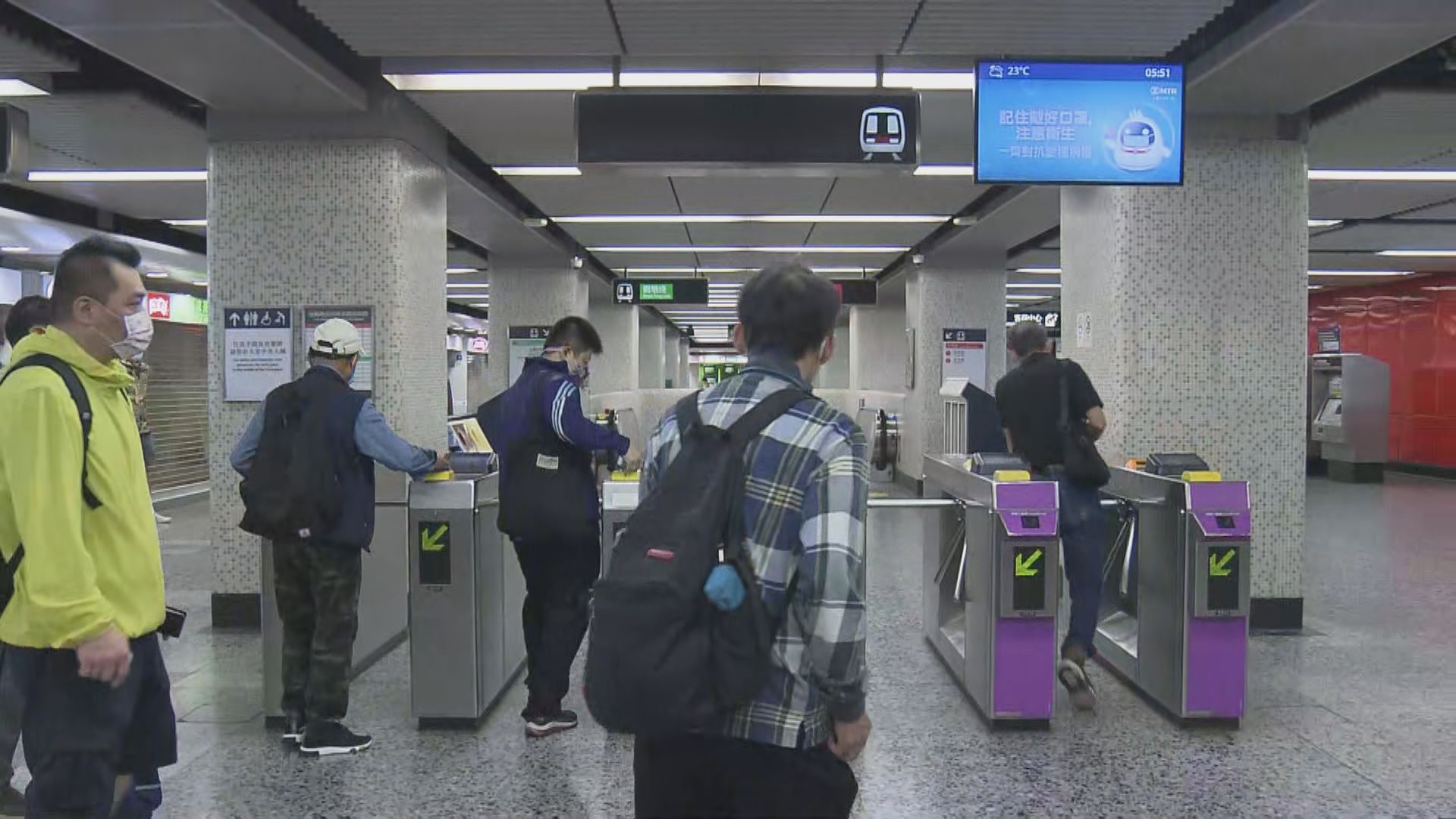 油麻地站出軌意外服務受阻逾12小時　乘客促港鐵改善