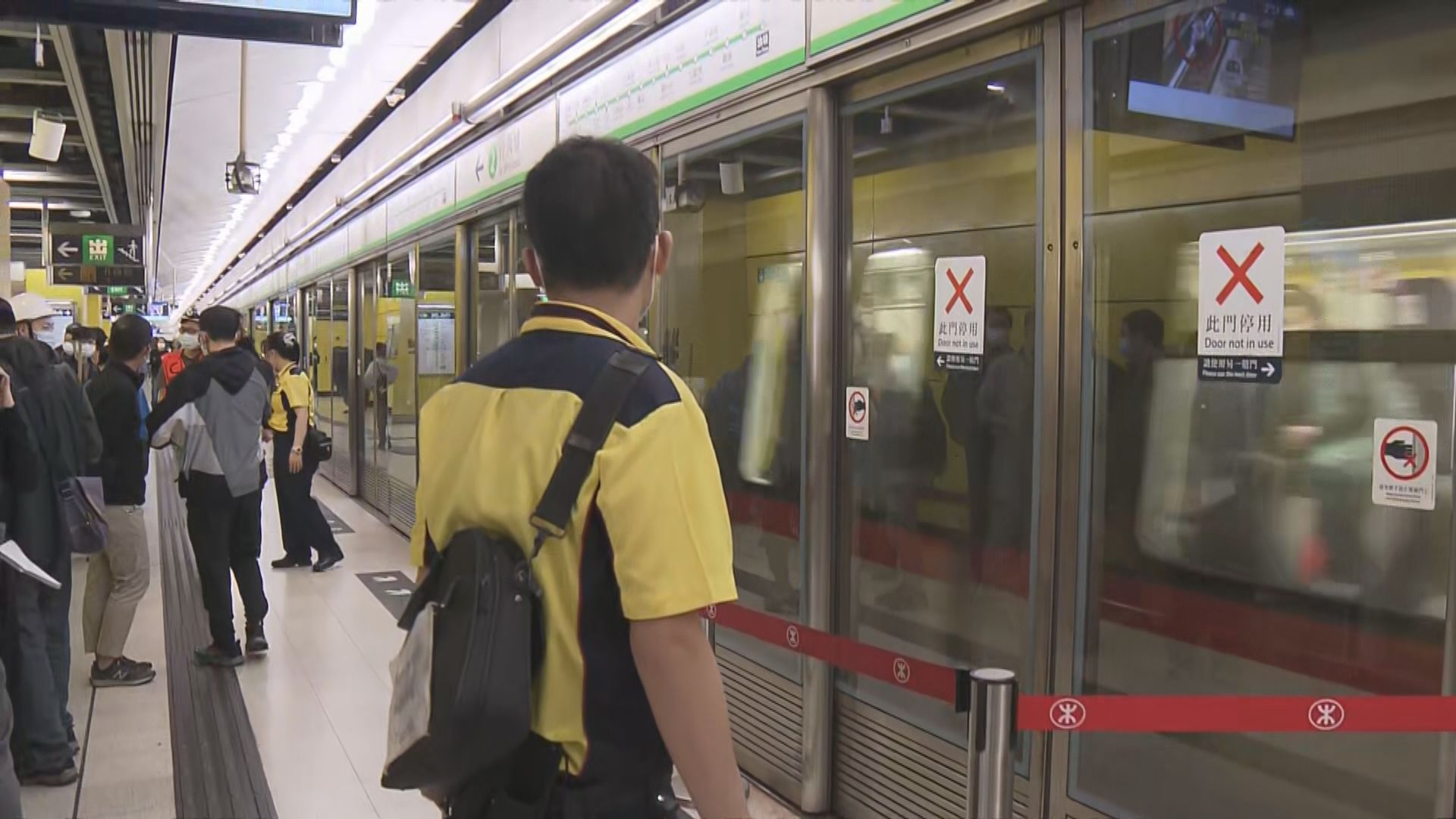 觀塘綫油塘站月台幕門起火　港鐵將檢查同類幕門