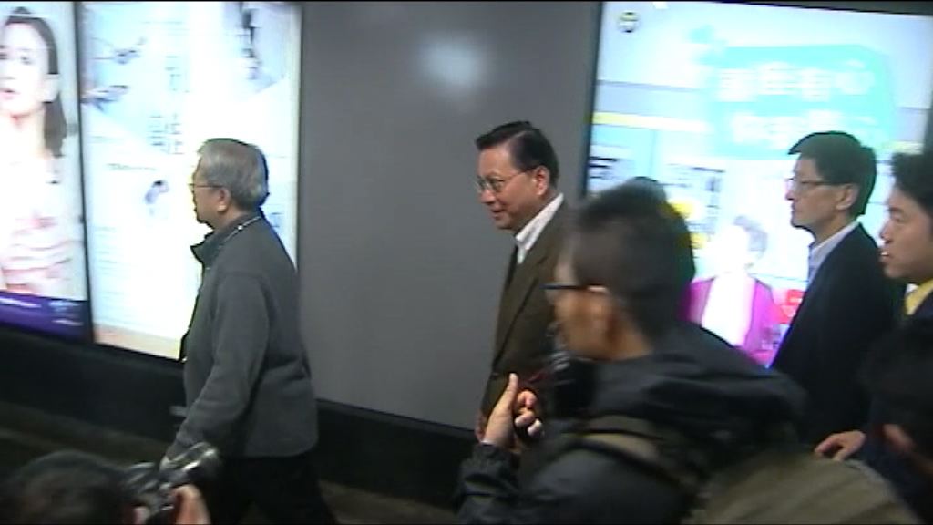 張炳良到尖沙咀站視察