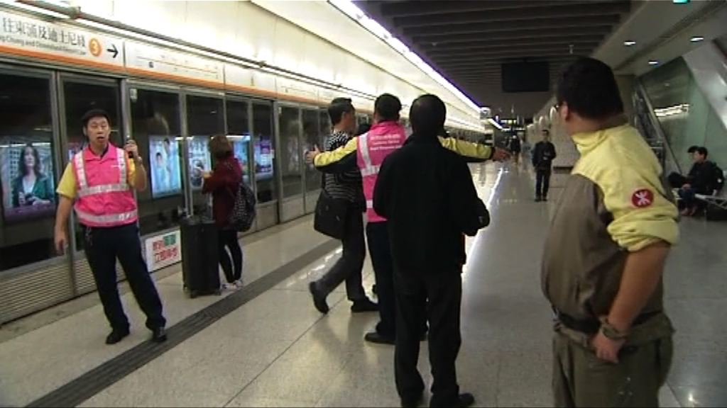 九龍站登機服務暫停　乘客指港鐵安排欠妥善