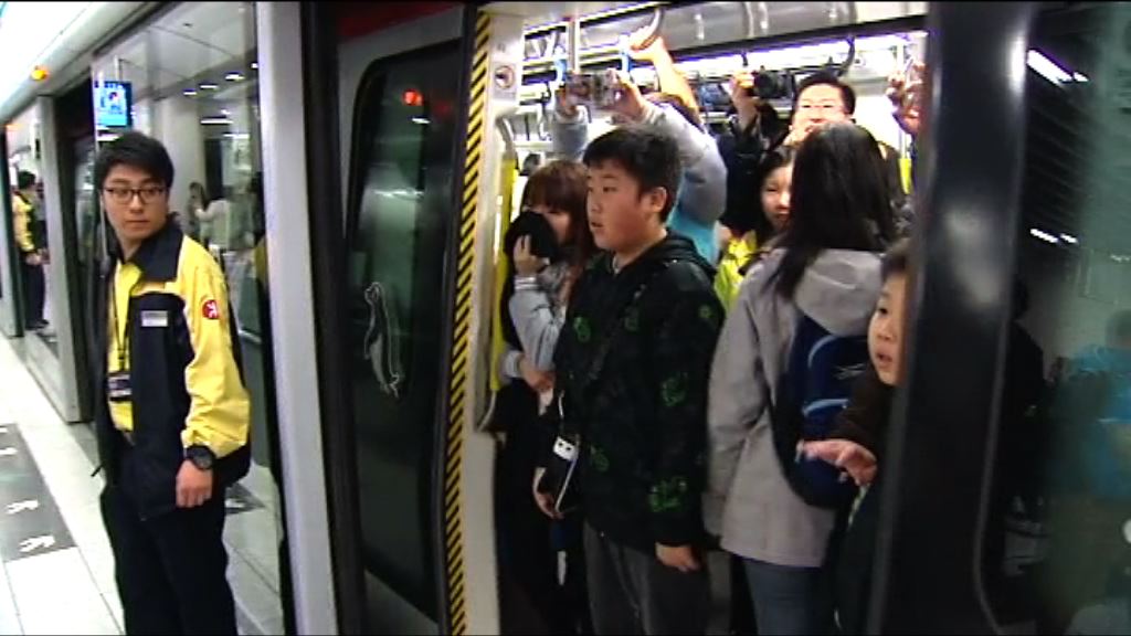 南港島綫通車　截止五時逾九萬人次使用