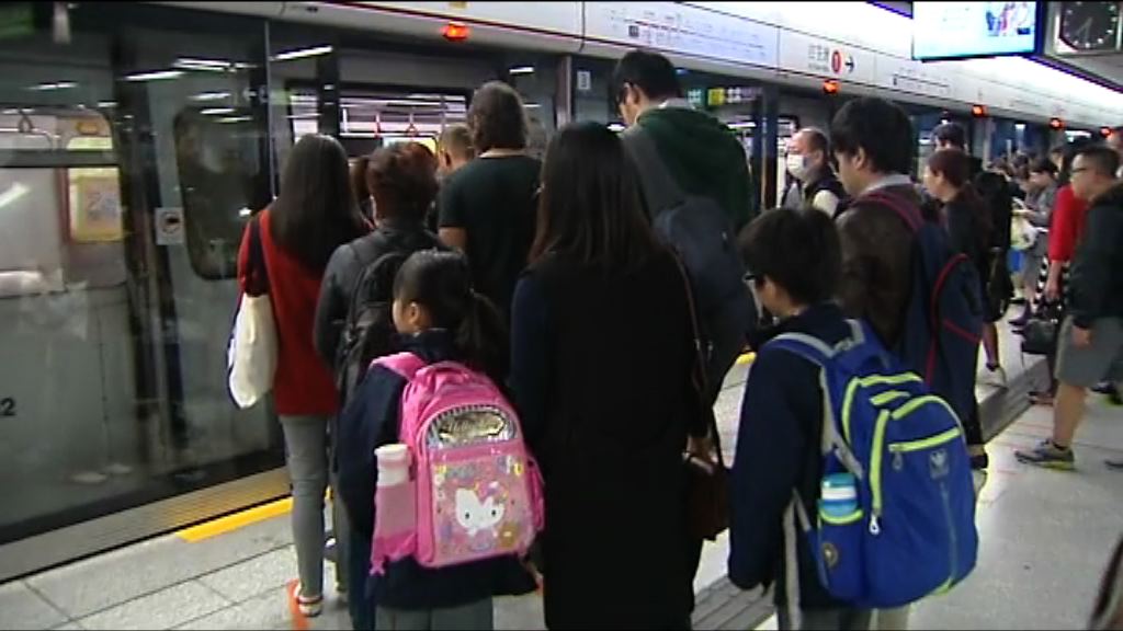 南港島綫通車首個上學日　有學生改乘鐵路