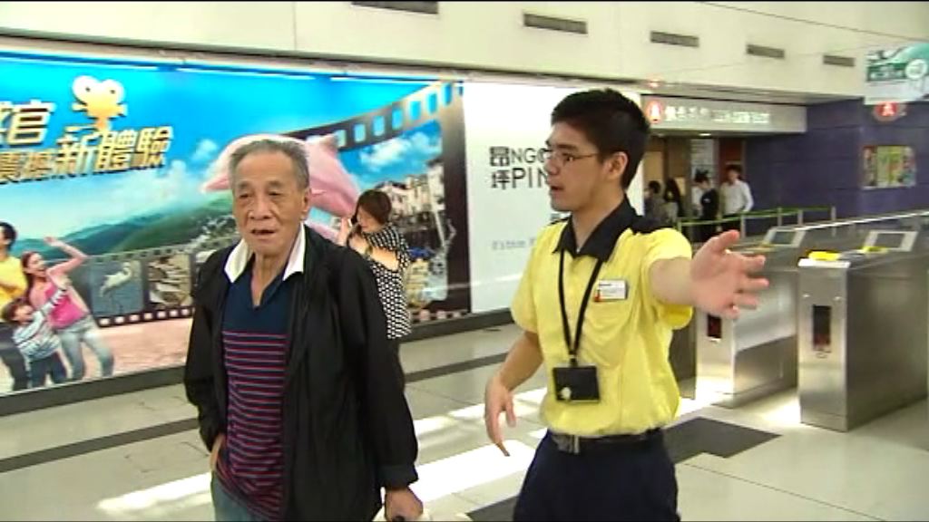 東涌、欣澳大批乘客等接駁巴士　部分人不滿