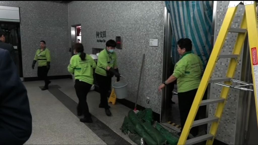 港鐵何文田站月台天花漏水