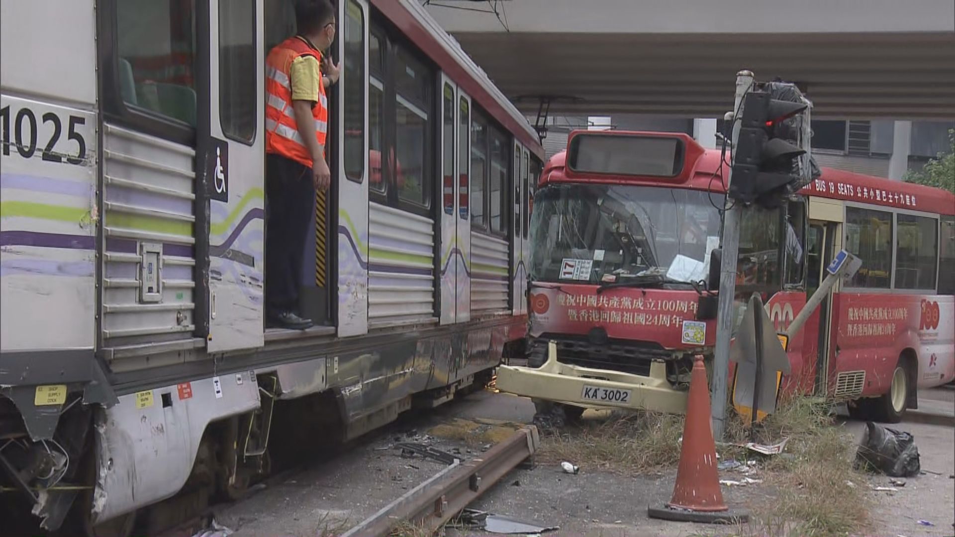 輕鐵元朗站附近發生交通意外　輕鐵服務一度受阻