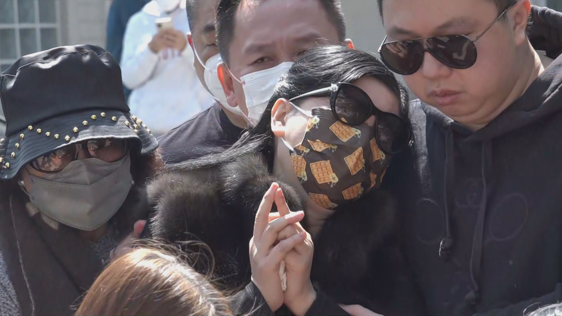 蔡天鳳家屬到殮房認屍　警方到東北堆填區搜索殘肢