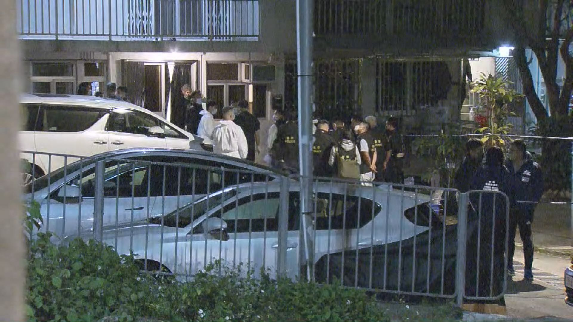 大埔龍尾村碎屍案　警方通宵搬走證物及在門外把守