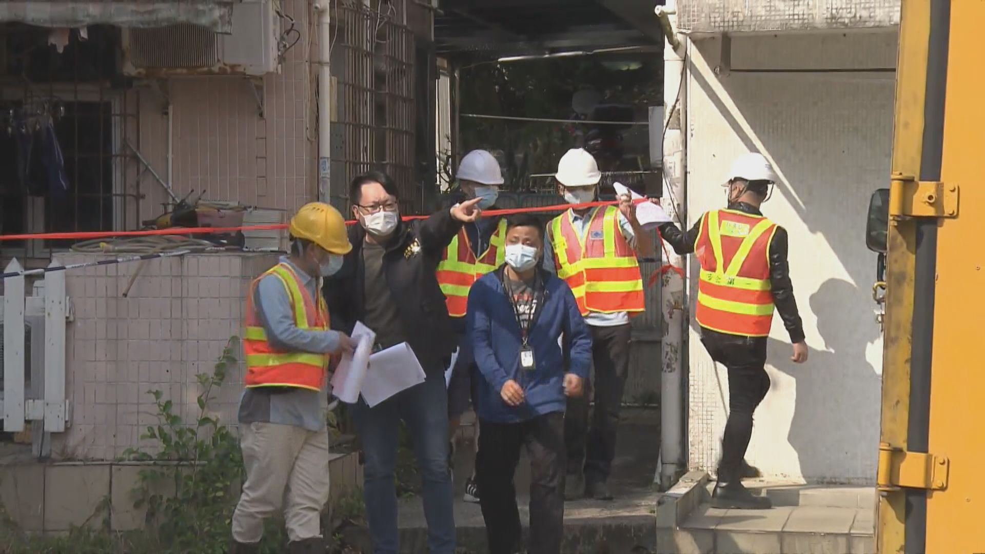 蔡天鳳碎屍案　渠務署工人到大埔涉案村屋協助蒐證