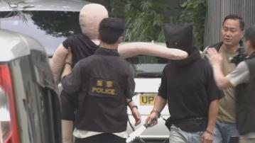 亦園路謀殺案　警方帶疑犯到現場重組案情