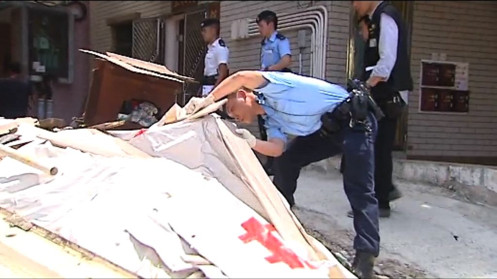 田心村謀殺案　警方到現場搜尋兇器及證物