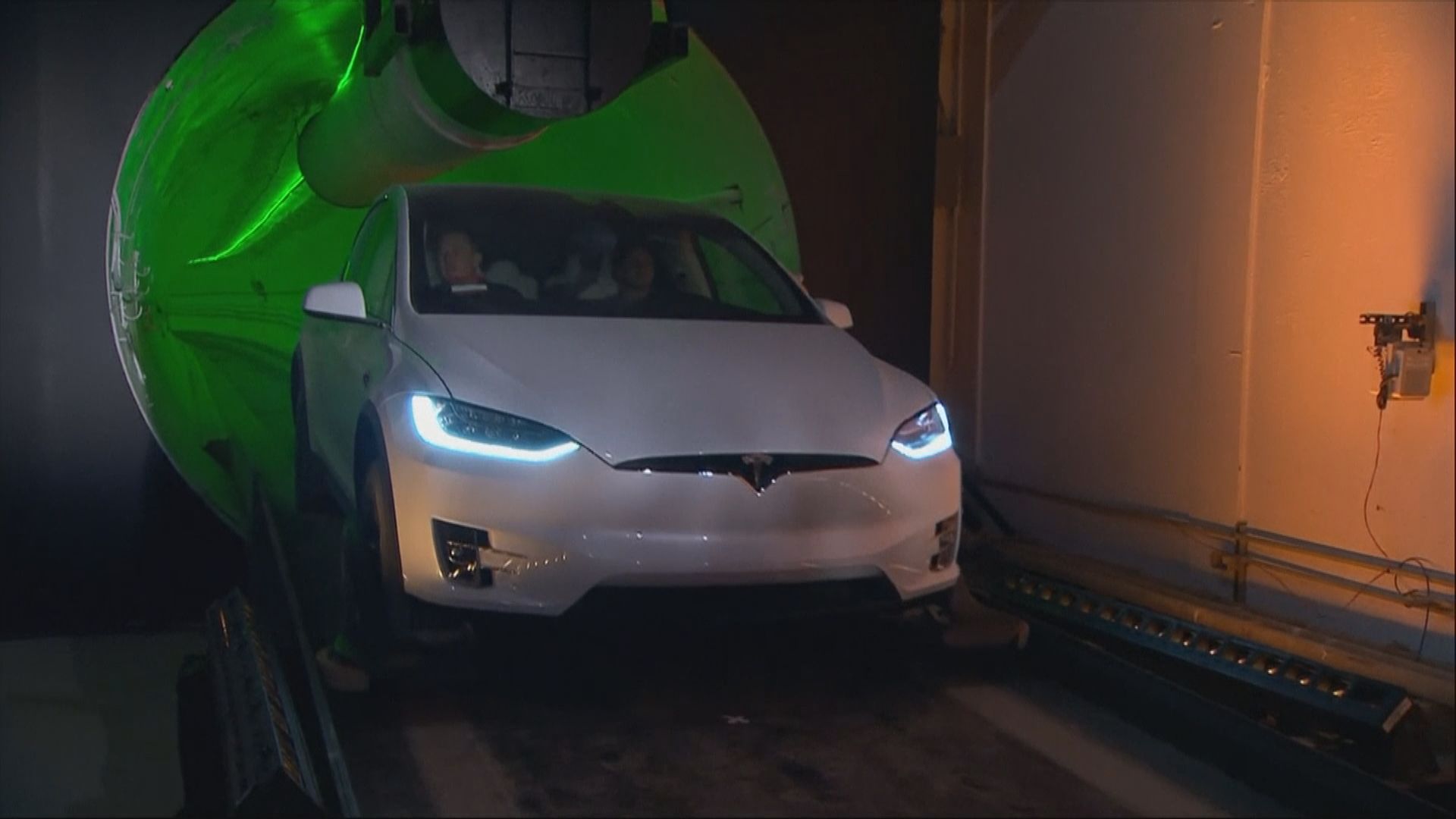 馬斯克洛杉磯高速隧道系統舉行測試