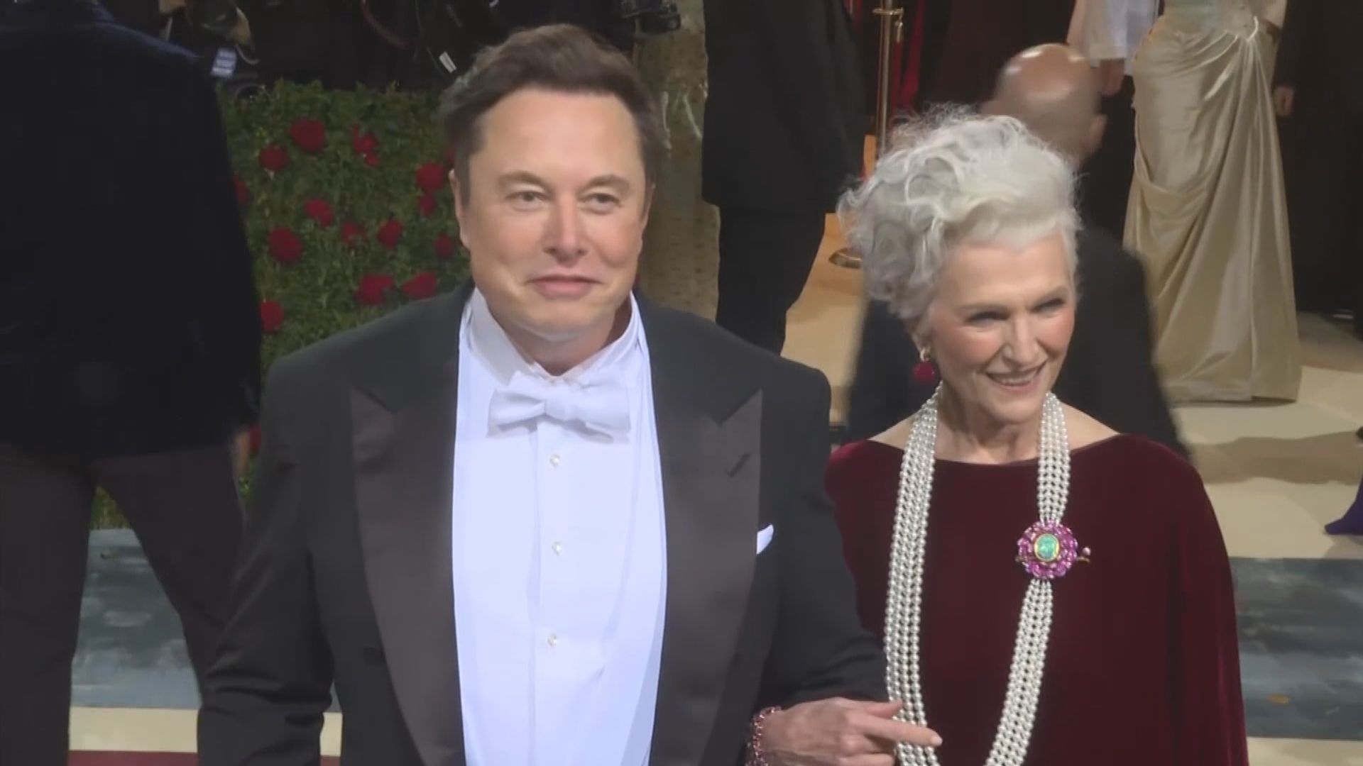 馬斯克稱願以原先條款收購Twitter