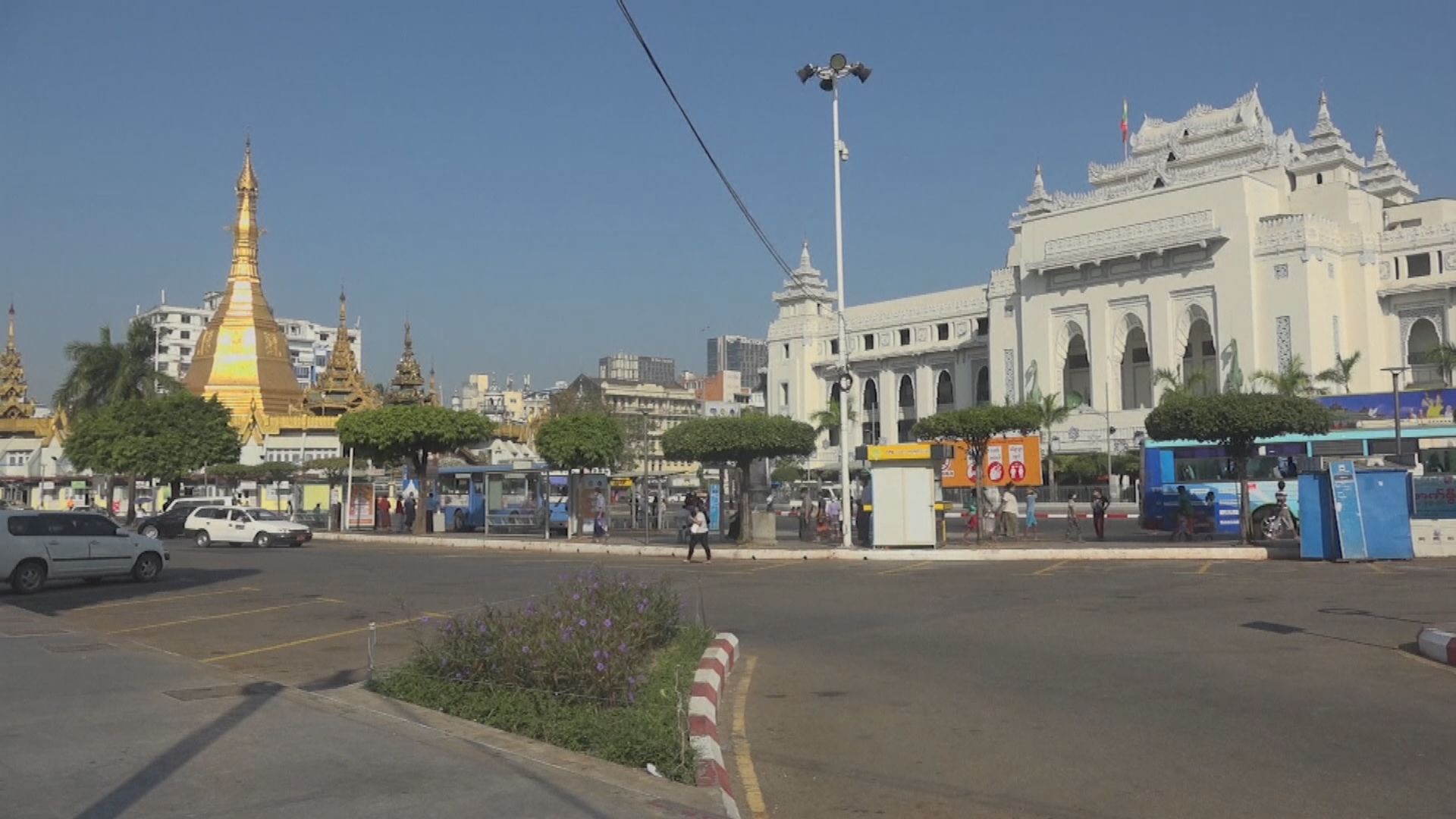 據報四百國會議員被軟禁首都政府建築物