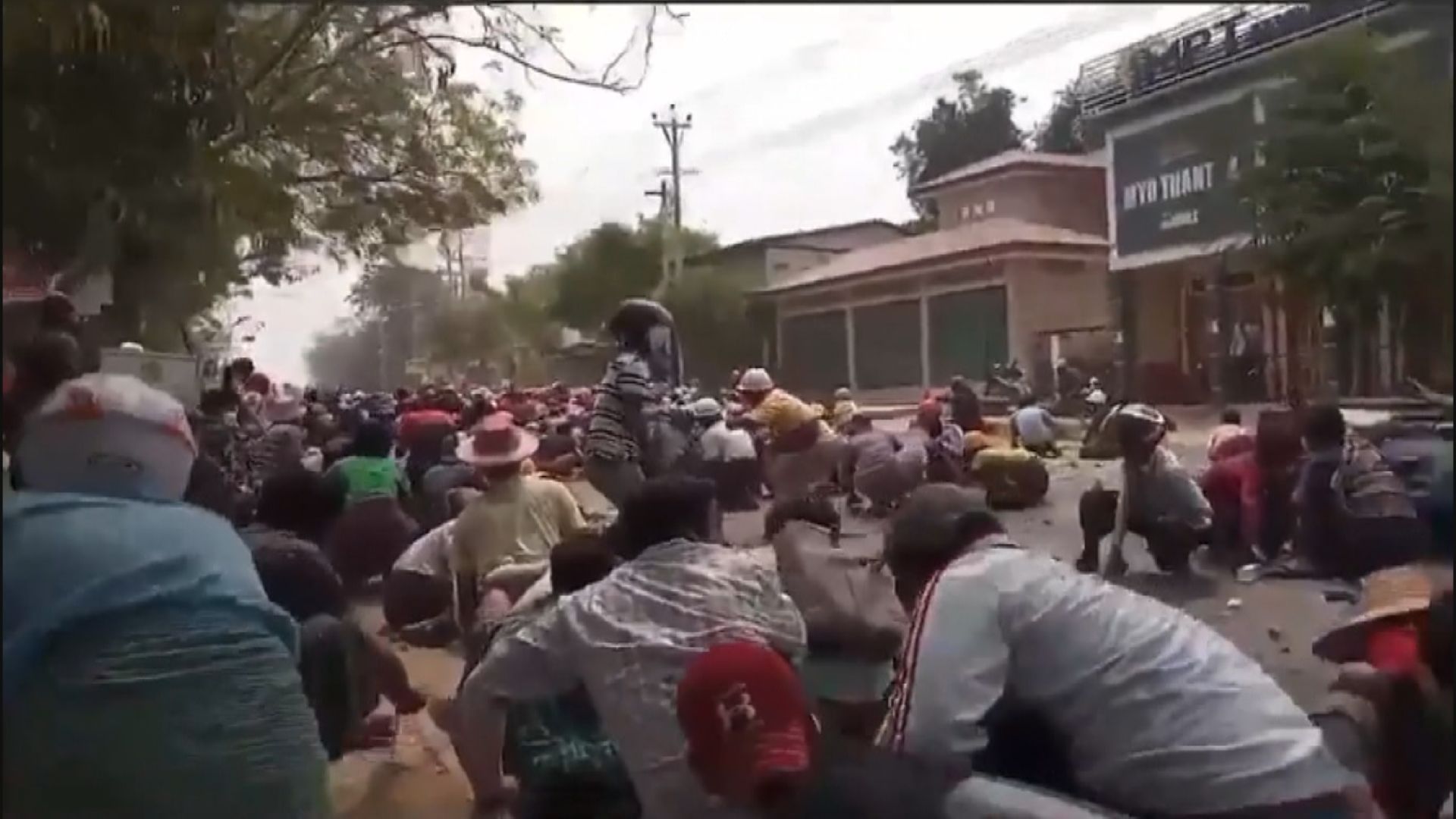 緬甸多個城鎮繼續有示威　至少十人死亡