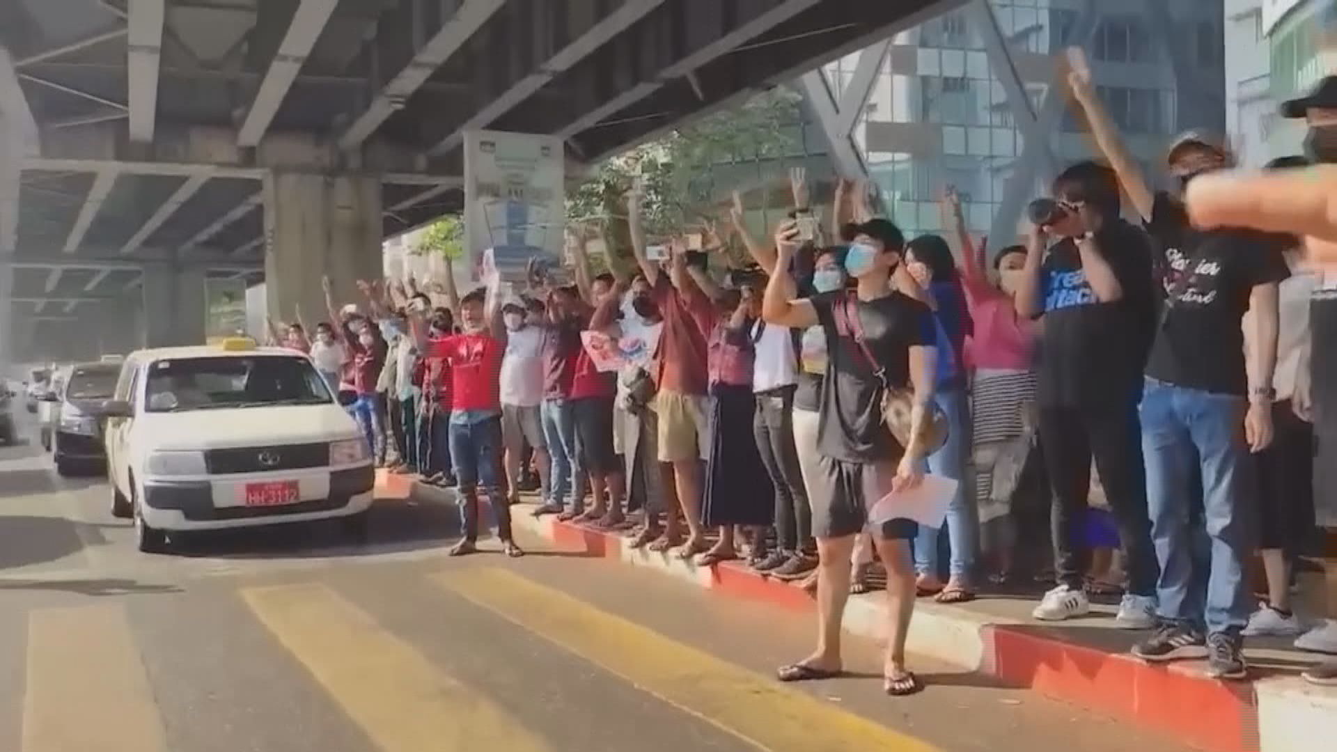 緬甸東南部城鎮警員開槍鎮壓示威　暫未知有無人受傷