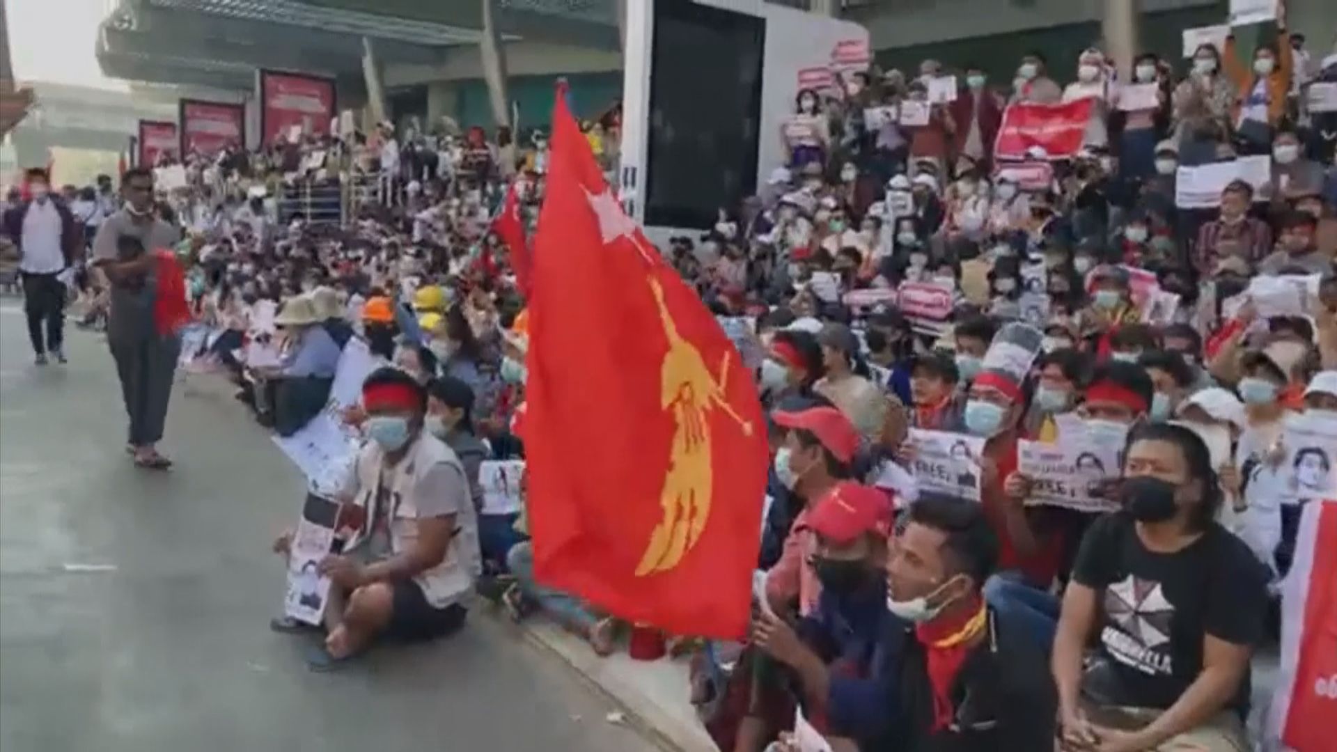 緬甸民眾連續第六天上街抗議軍事政變