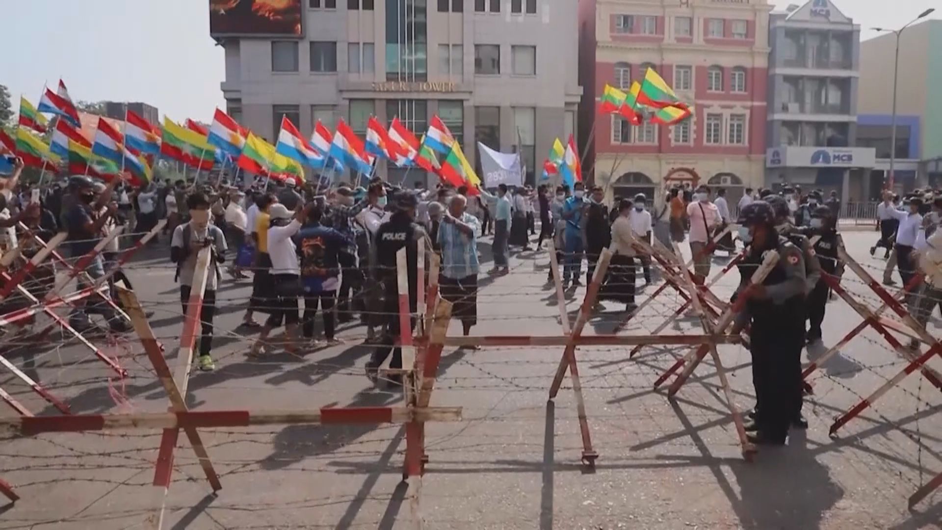 緬甸續有反軍事政變示威　英國宣布制裁多六名軍方將領