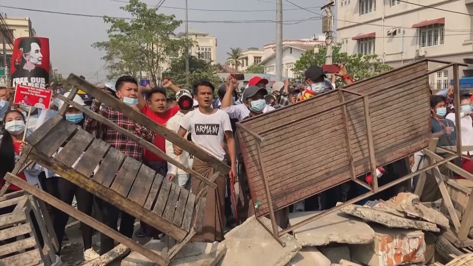 緬甸軍警鎮壓反政變示威者　逾30傷18亡