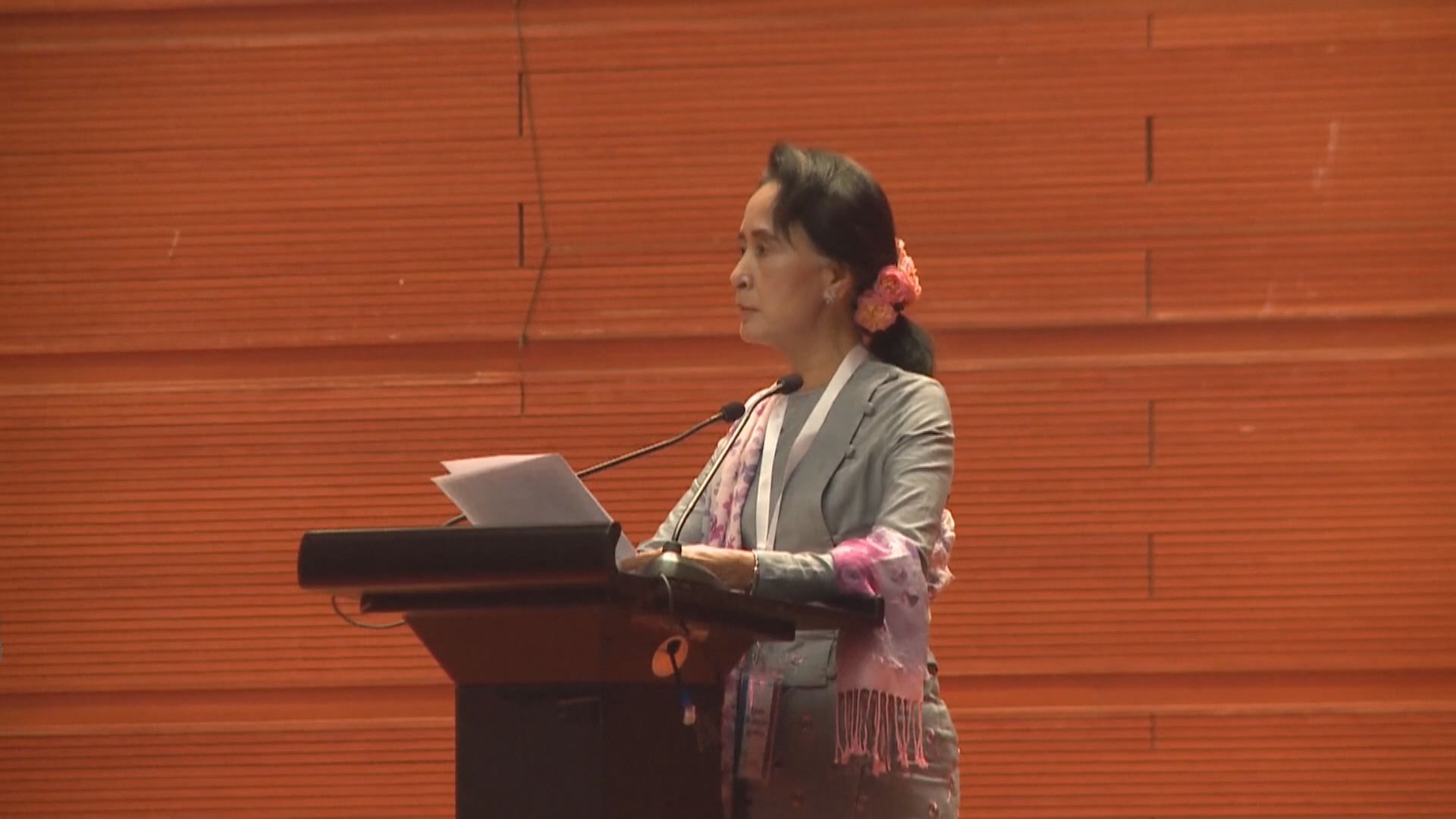 昂山素姬視像出席法院聆訊　律師指她看來健康