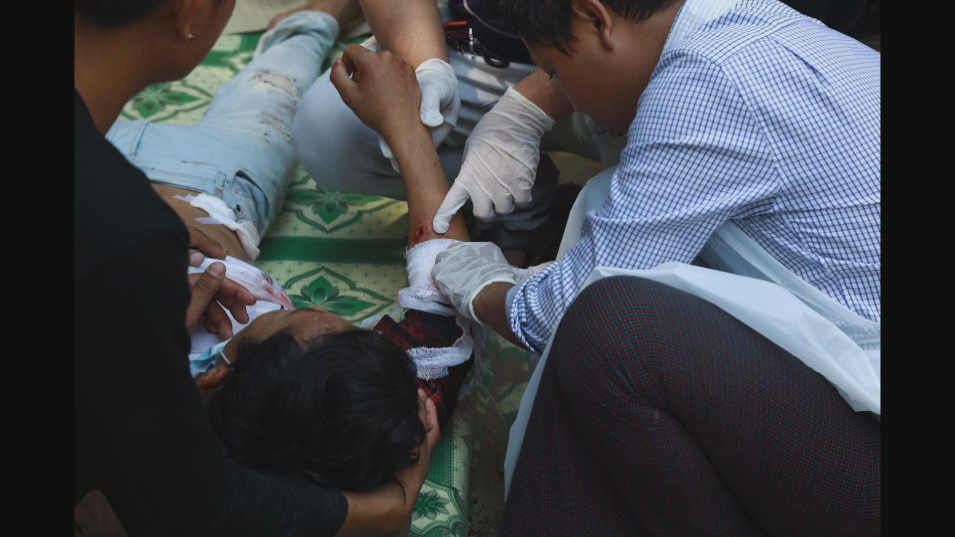 緬甸示威持續　報道指最少四名示威者中槍死亡