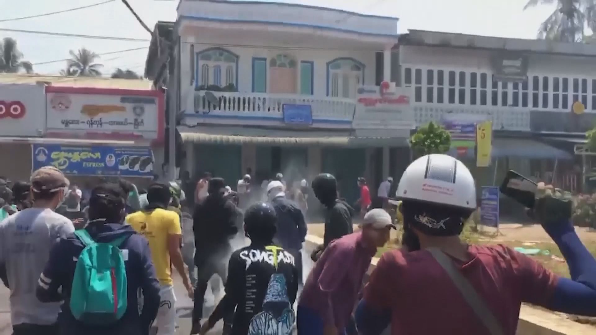 緬甸北部南部城鎮警察向示威者開槍　據報至少三死