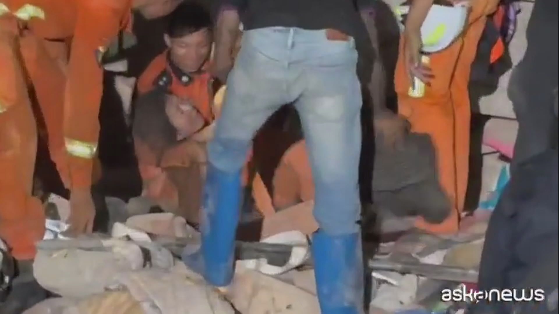 緬甸大地震｜中國救援隊救出被困40小時長者　下午再有5.1級餘震