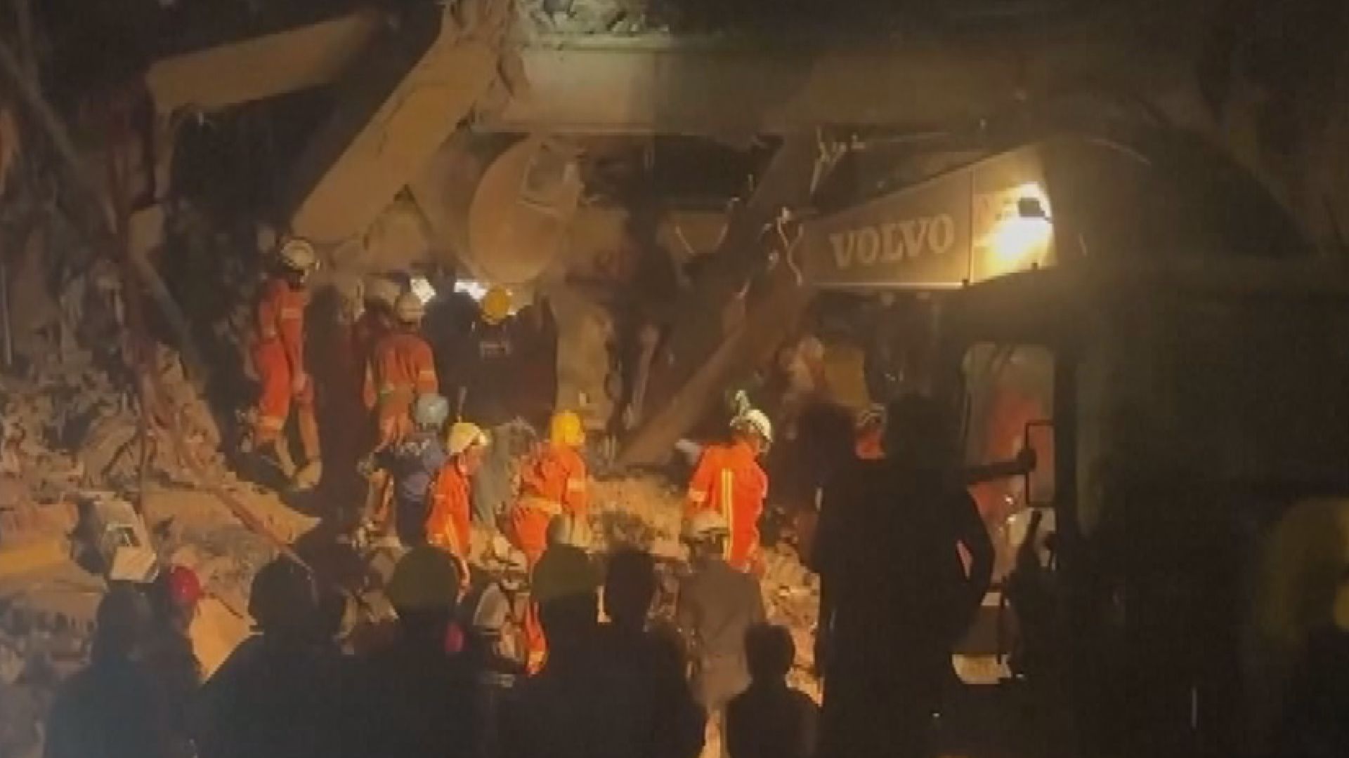 緬甸地震｜中國救援隊在曼德勒救出一名被困災民　紅十字會：急需在風季來臨前安置好地震災民