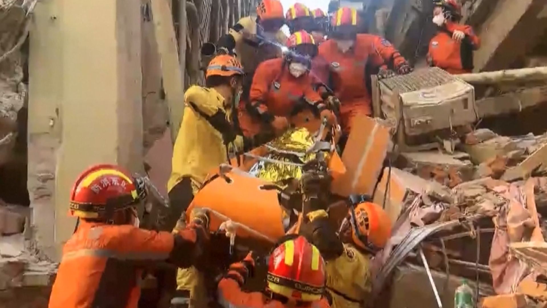 緬甸地震｜最少一名中國公民遇難　中國救援力量周一在曼德勒救出至少四人