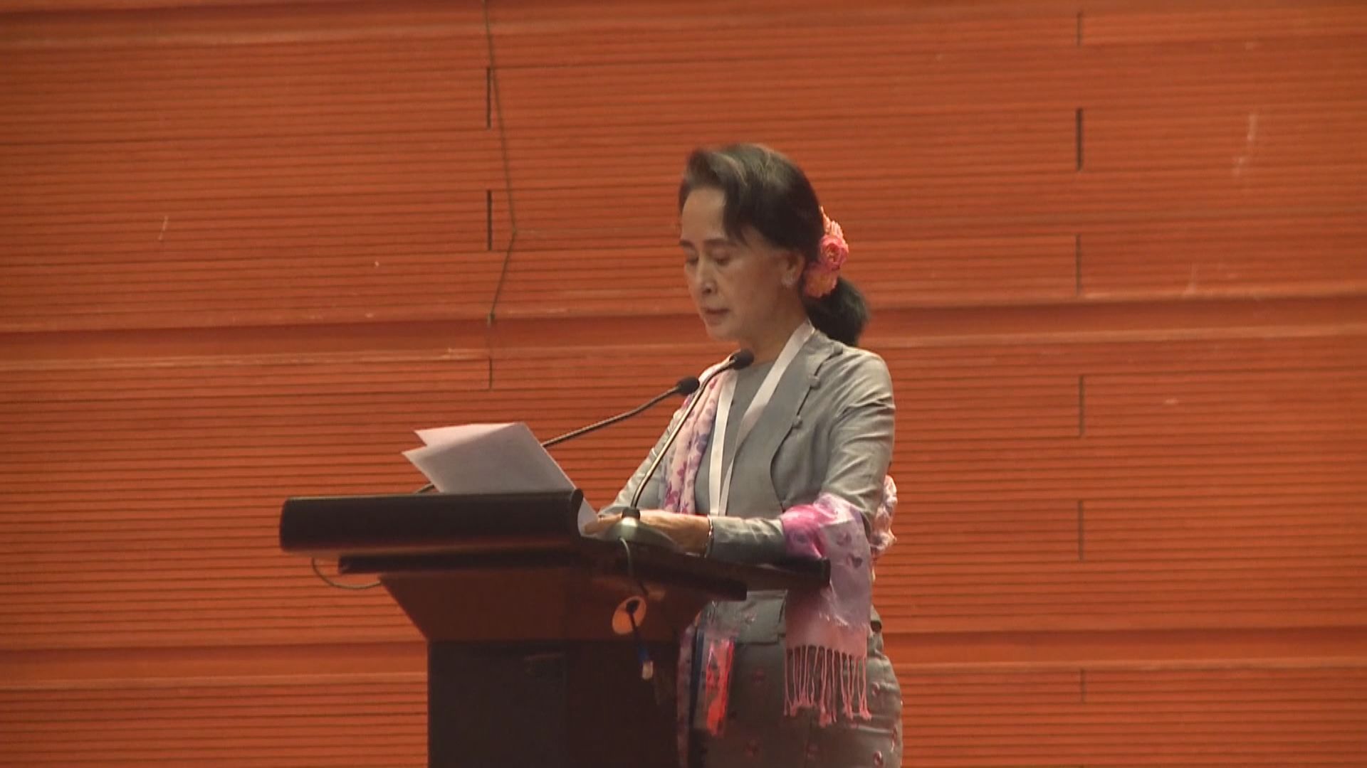 昂山素姬出庭應訊　健康良好