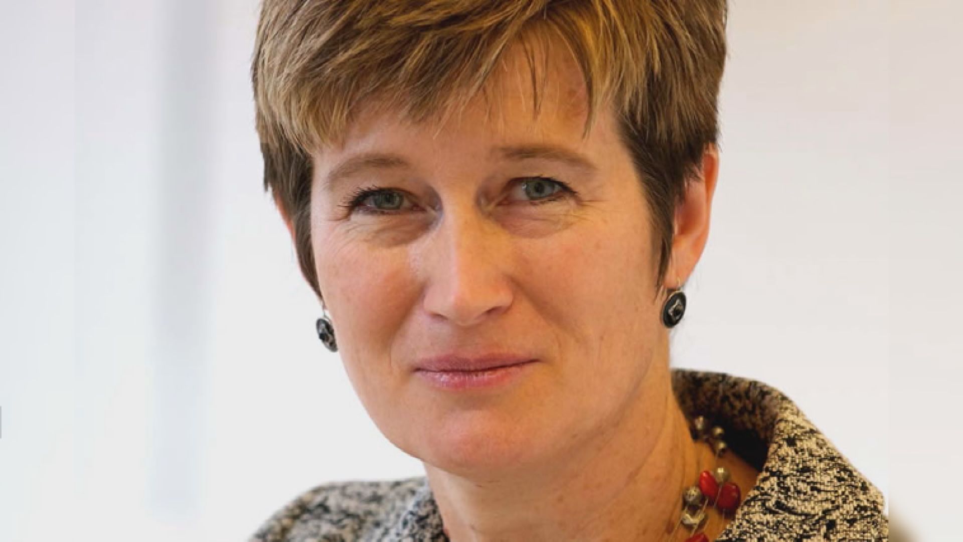 緬甸據報拘留英國駐當地前大使及其丈夫