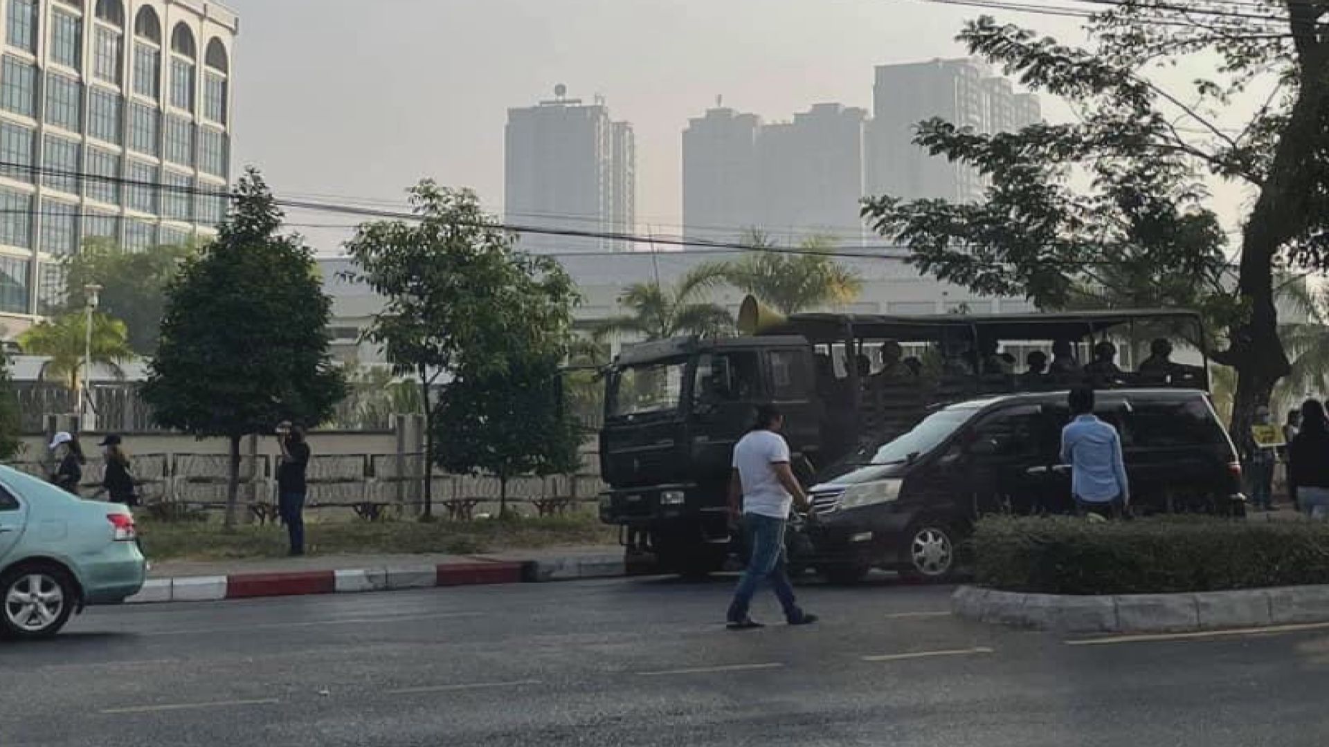 仰光早上有示威　市面大致平靜