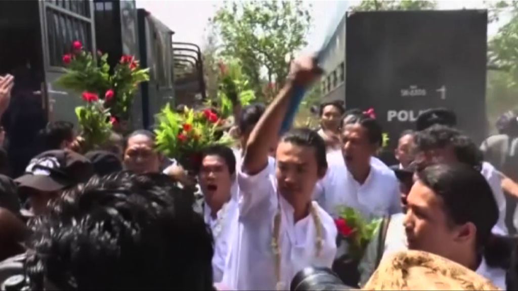 緬甸釋放因參加示威被捕學生