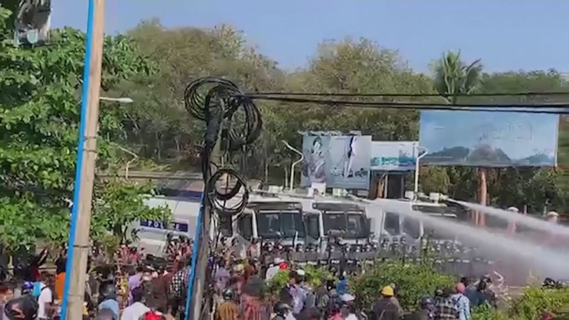 緬甸警察武力驅散示威者　有人中彈受傷