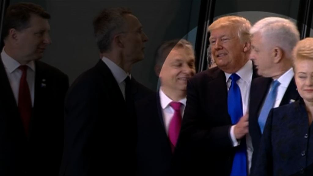 北約峰會　特朗普推開黑山總理佔前列位置