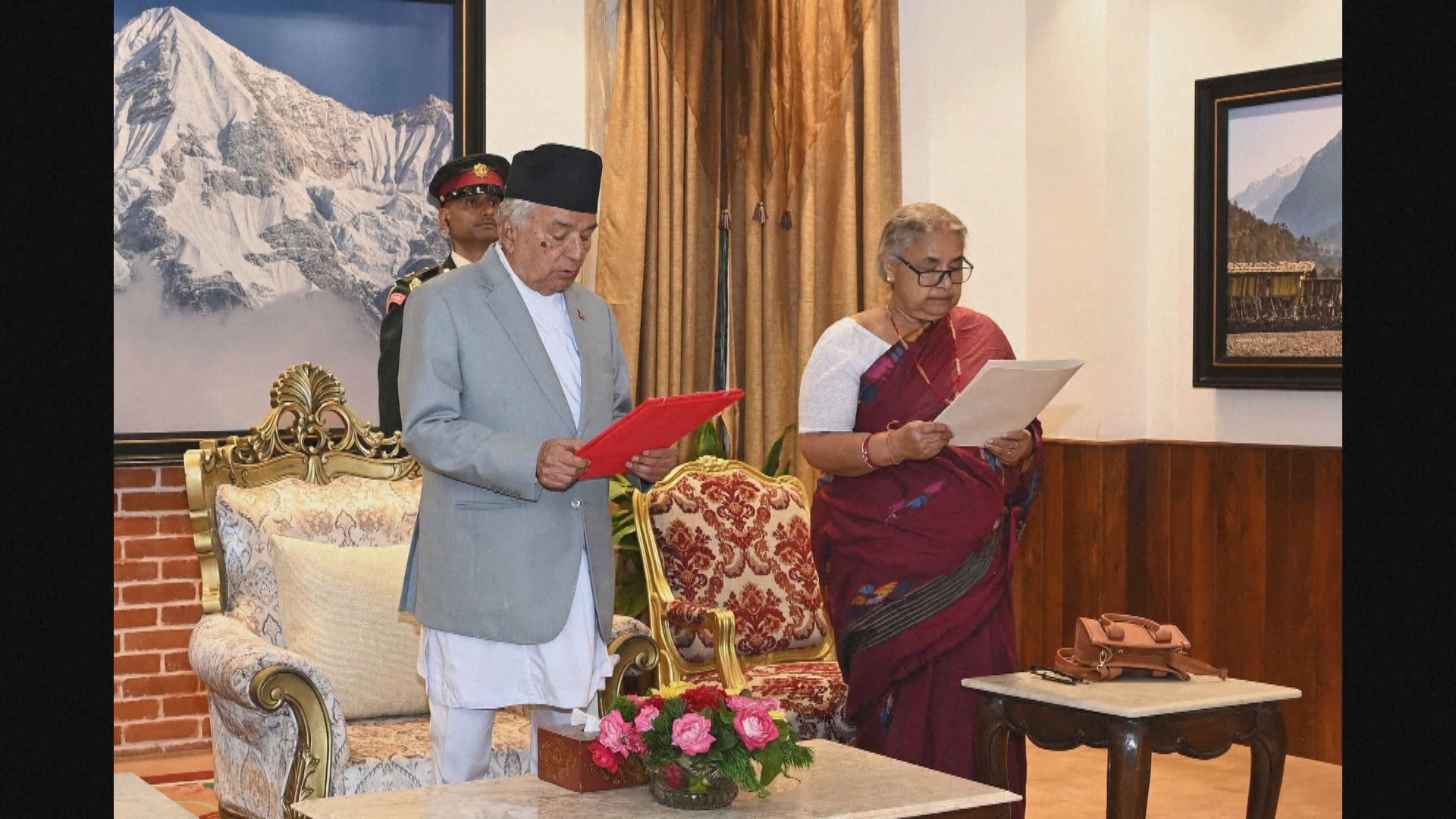 卡爾基宣誓成為尼泊爾首位女總理　以打貪聞名獲年輕人網上表態支持(楊潔儀報道)