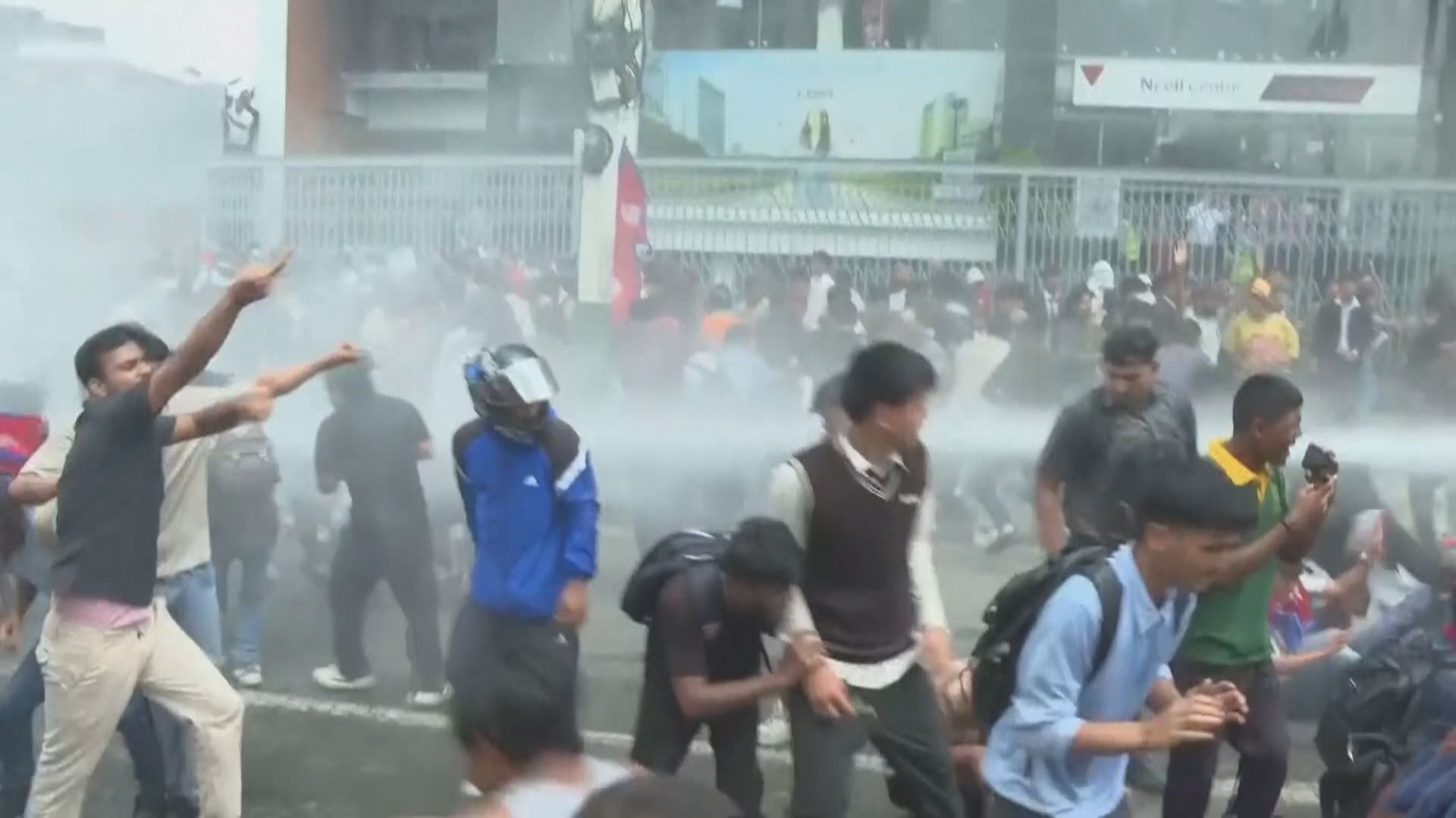 尼泊爾擬封鎖多個社交媒體觸發反政府示威　幾十人死傷