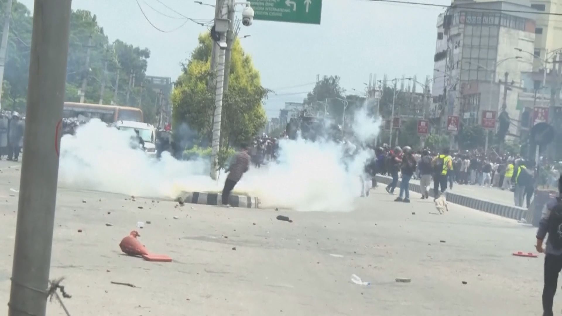尼泊爾擬封鎖多個社交媒體觸發反政府示威　過百人死傷