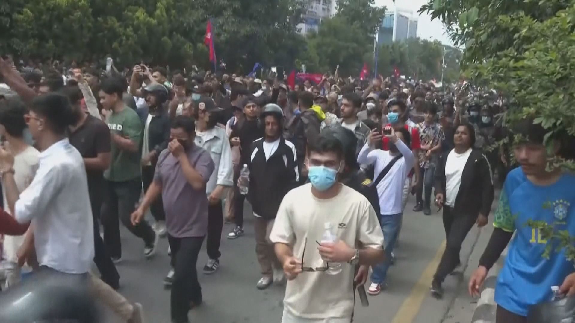 尼泊爾擬封鎖多個社交媒體觸發示威逾百人死傷　內政部長辭職