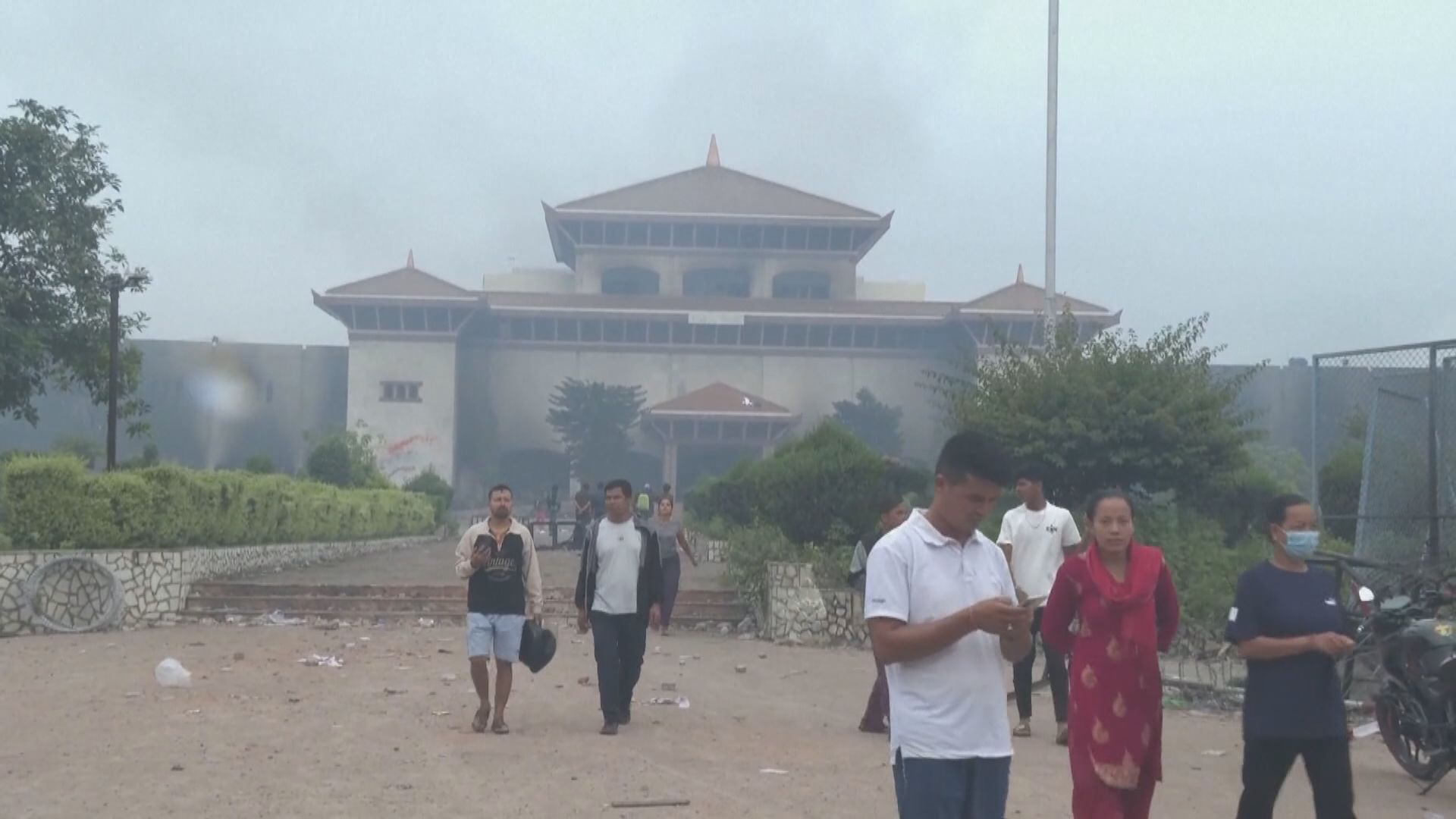 尼泊爾示威衝突當局指增至25死、逾630人受傷　軍方罕有出動維持秩序