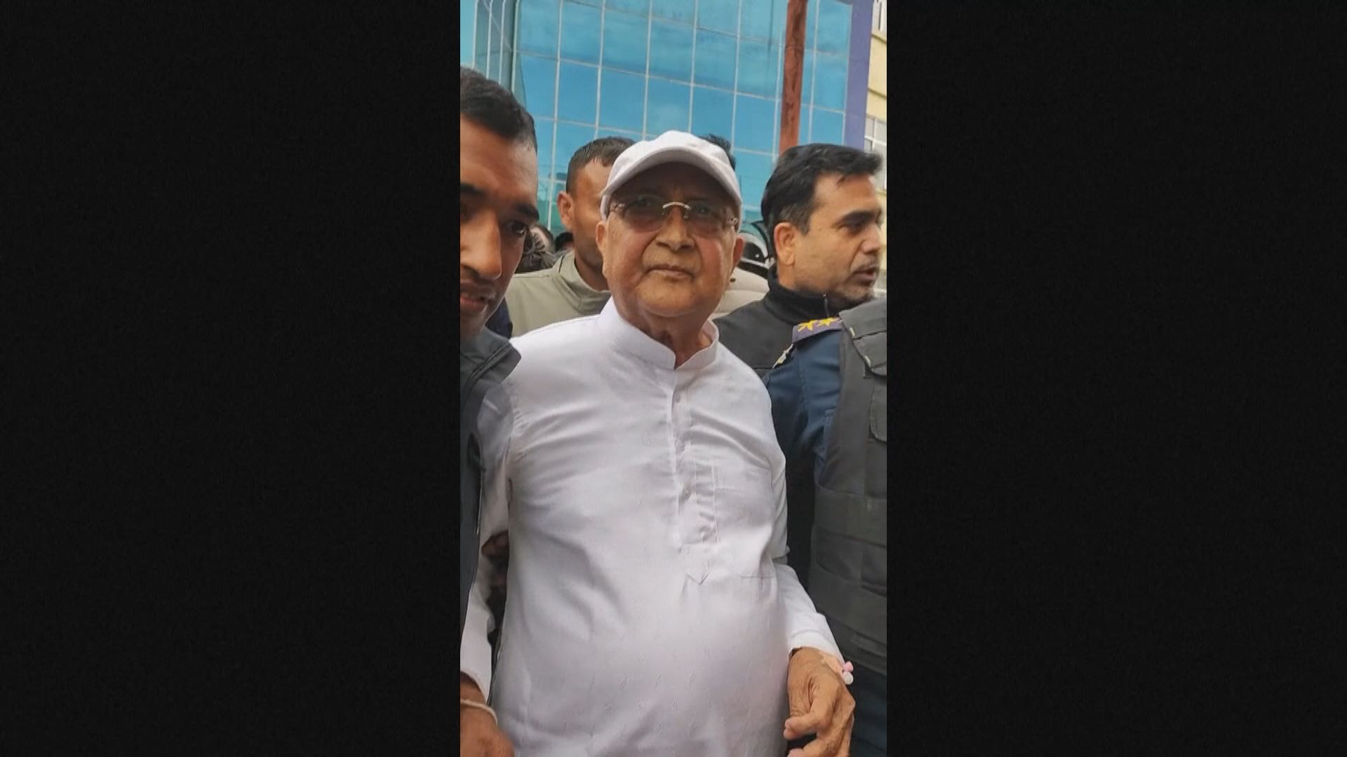 尼泊爾警方就去年流血示威拘捕前總理及前內政部長