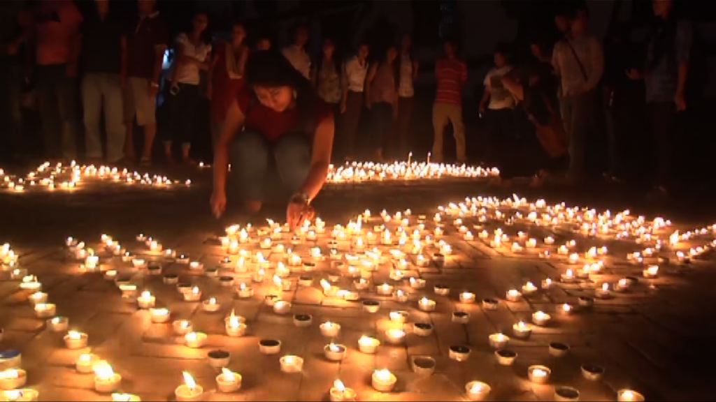 尼泊爾地震一周年民眾悼遇難者　重建滯後