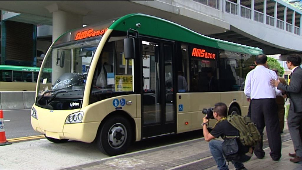 新型19座位低地台小巴方便輪椅乘客