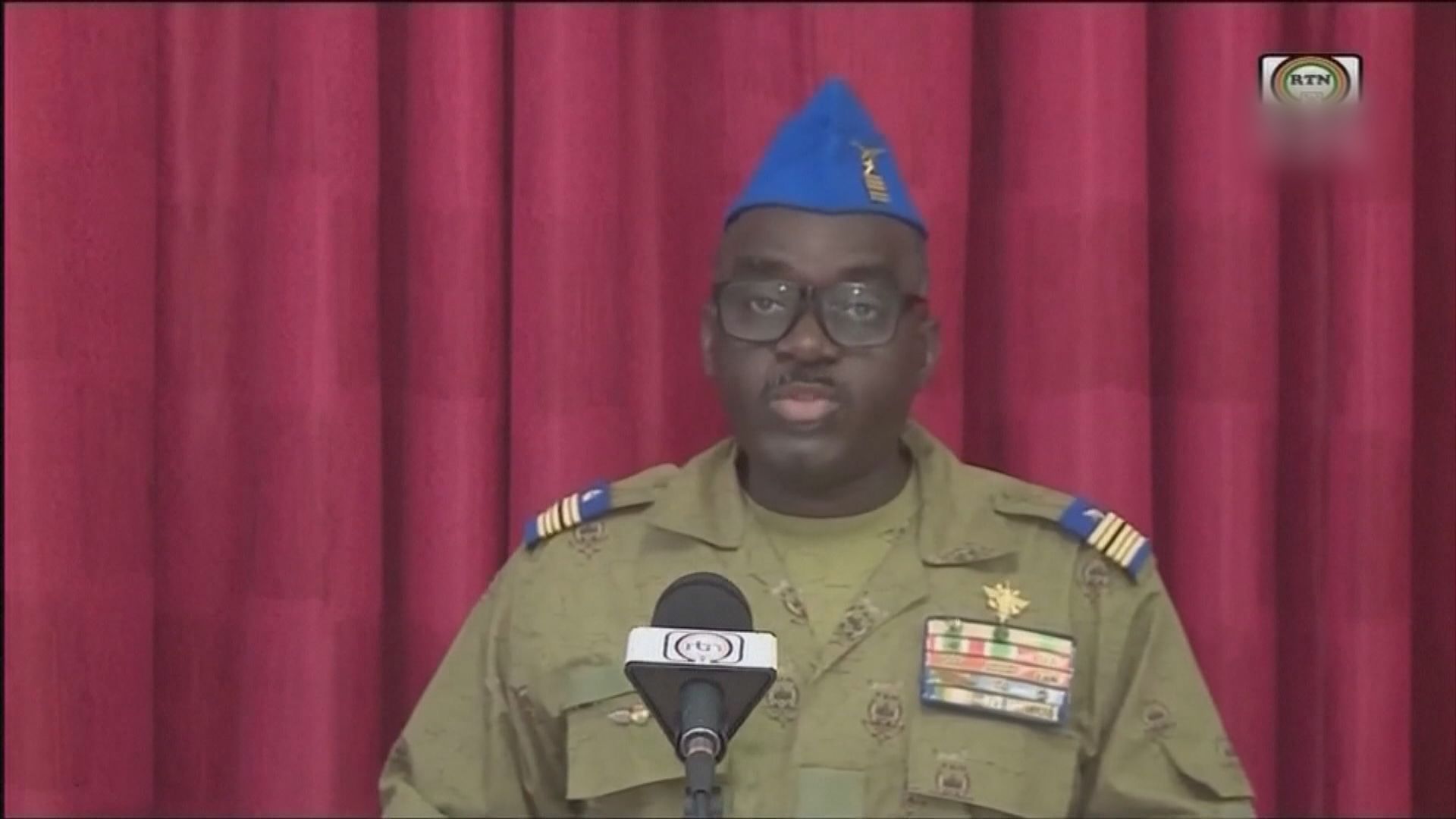 尼日爾軍方將起訴被推翻的巴祖姆叛國