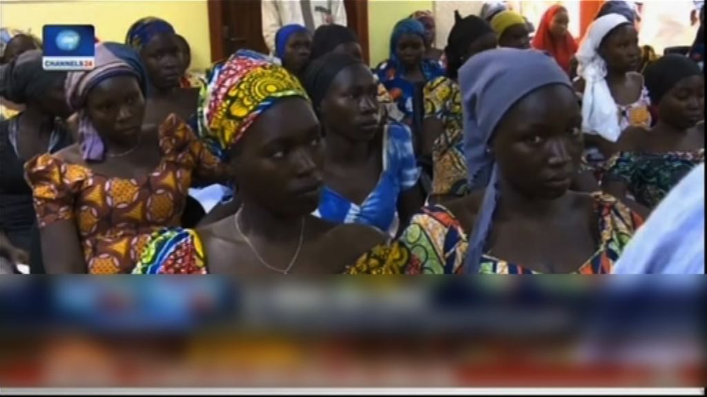 尼日利亞獲釋女學生返抵阿布賈