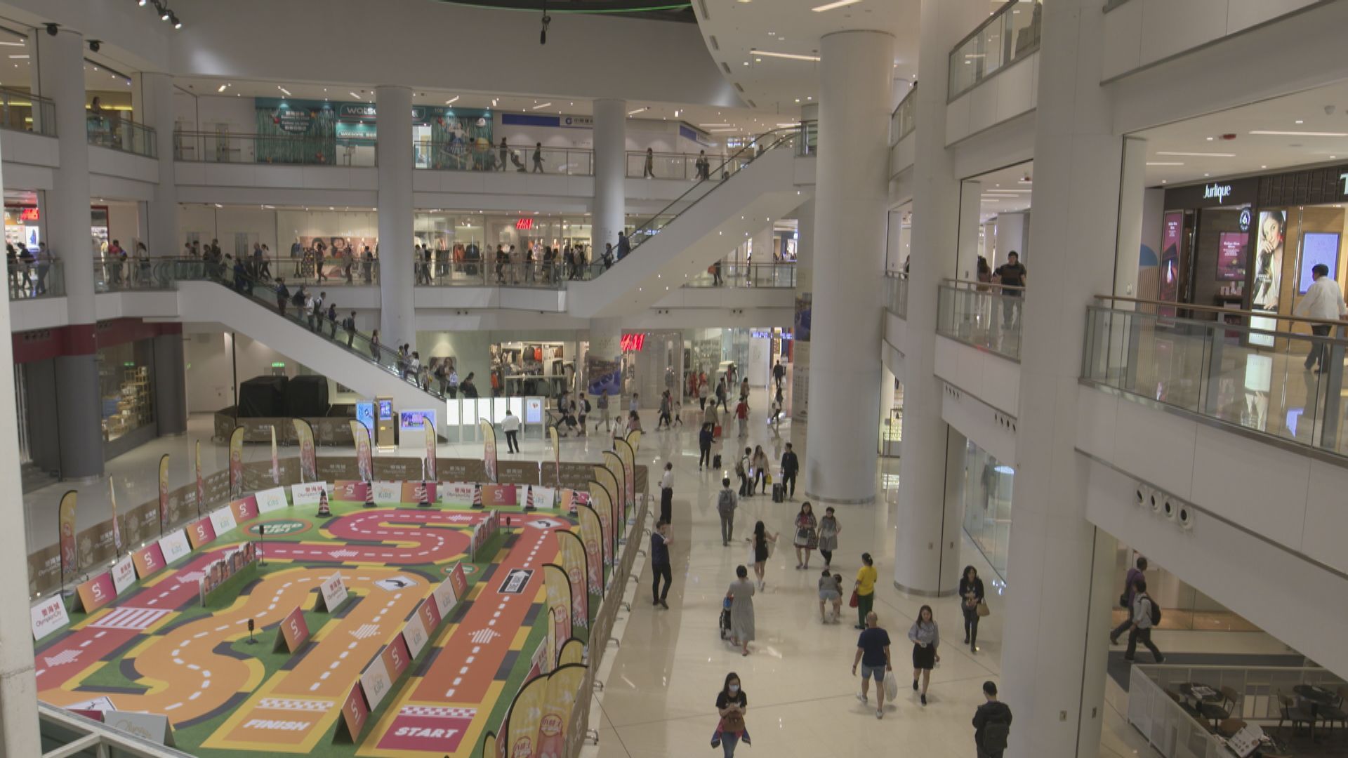 政府研延長商場營業時間搞活夜經濟 多間發展商辦活動派購物券