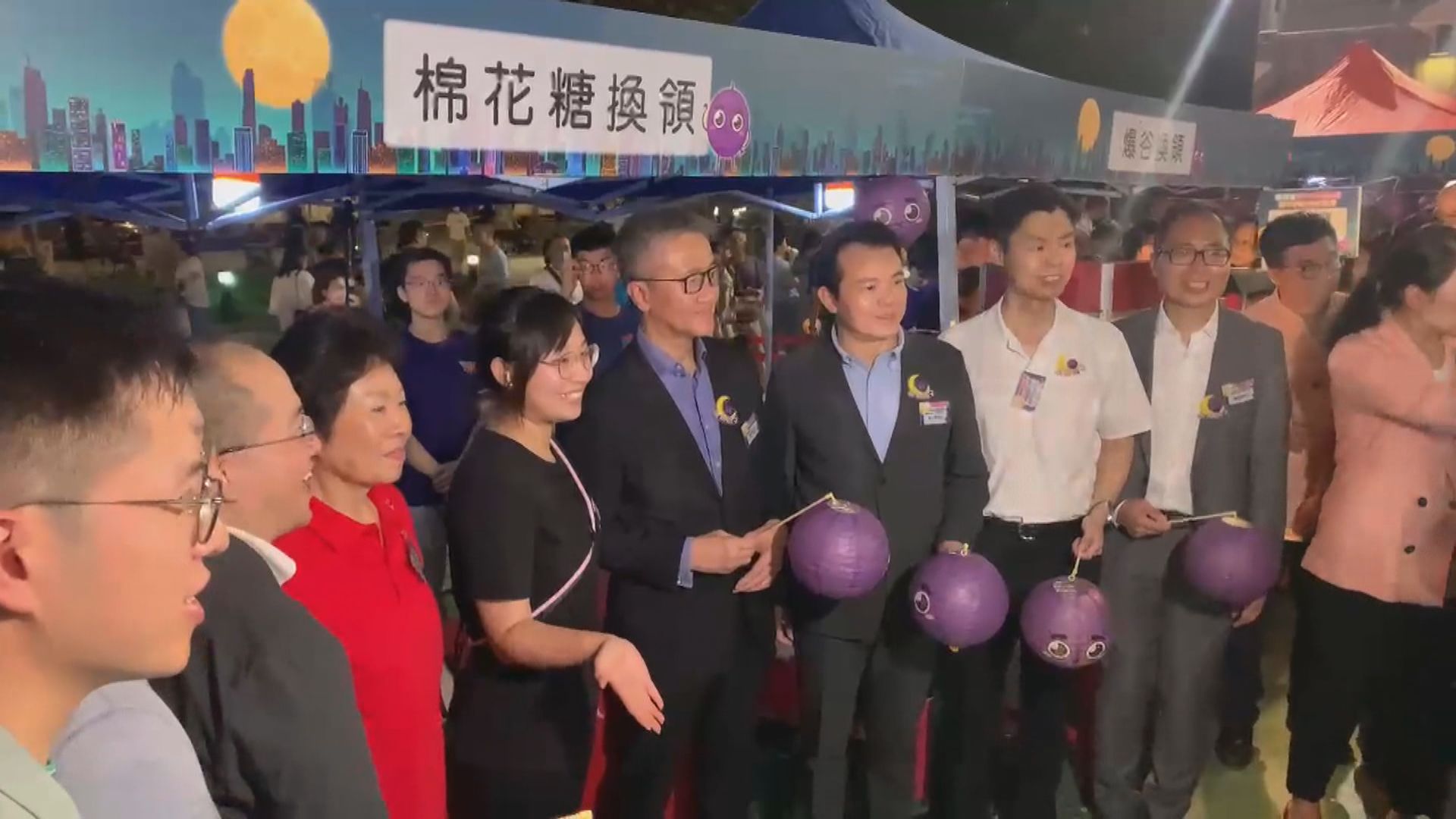 蕭澤頤視察觀塘海濱夜市宣傳防騙