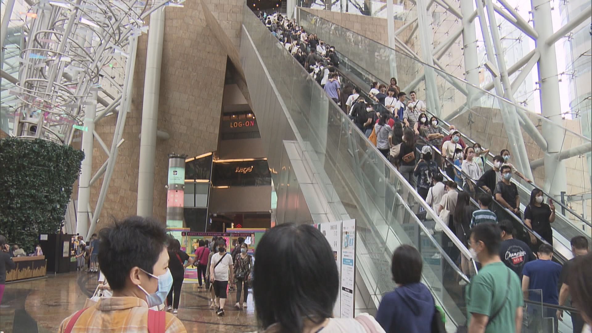 政府研商場延長營業時間 零售業：商戶人手不足反應負面