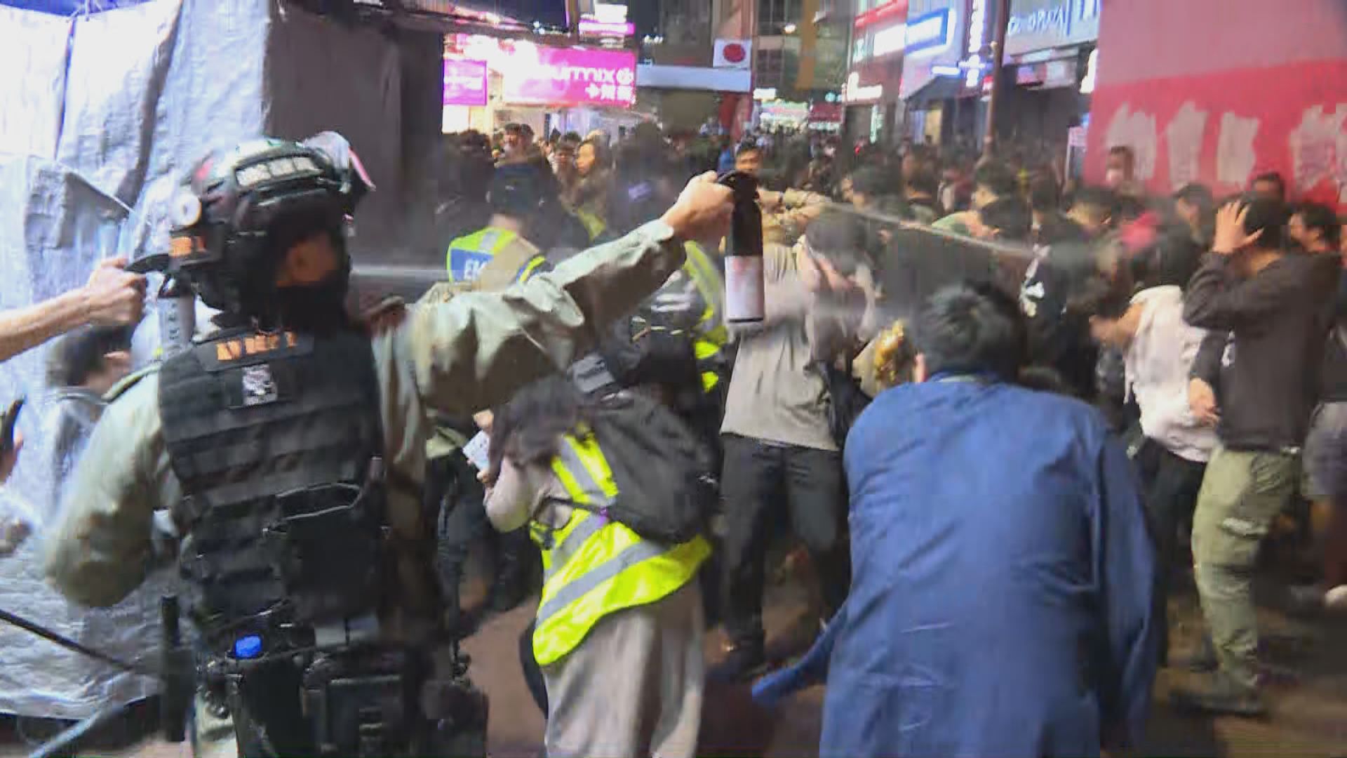 旺角晚上有人聚集　防暴警施放胡椒噴霧驅散